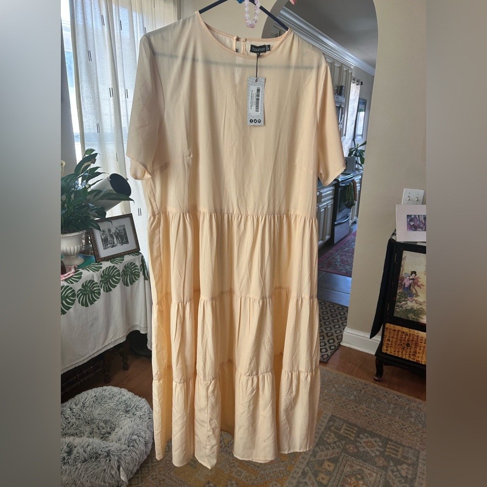 Boohoo | PLUS TIERED MIDI SMOCK DRESS |
Sz 18